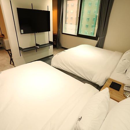 The First Hotel Changwon Exterior foto