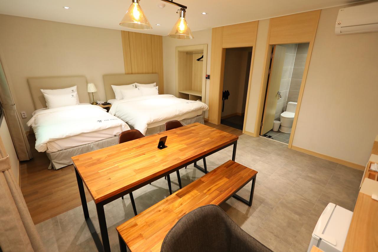 The First Hotel Changwon Exterior foto