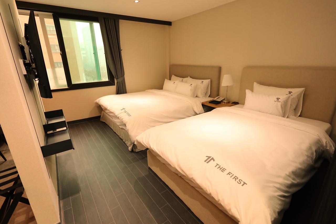 The First Hotel Changwon Exterior foto