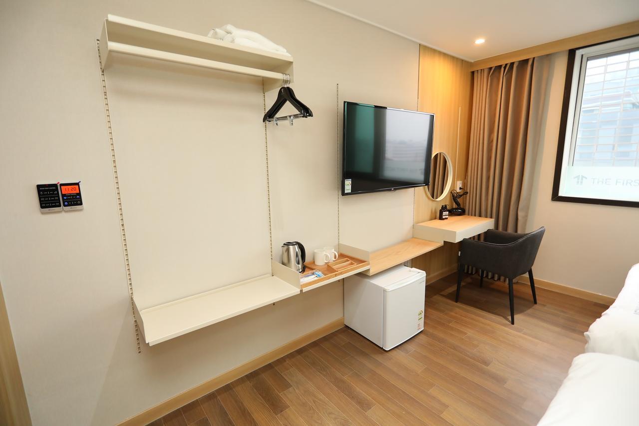 The First Hotel Changwon Exterior foto