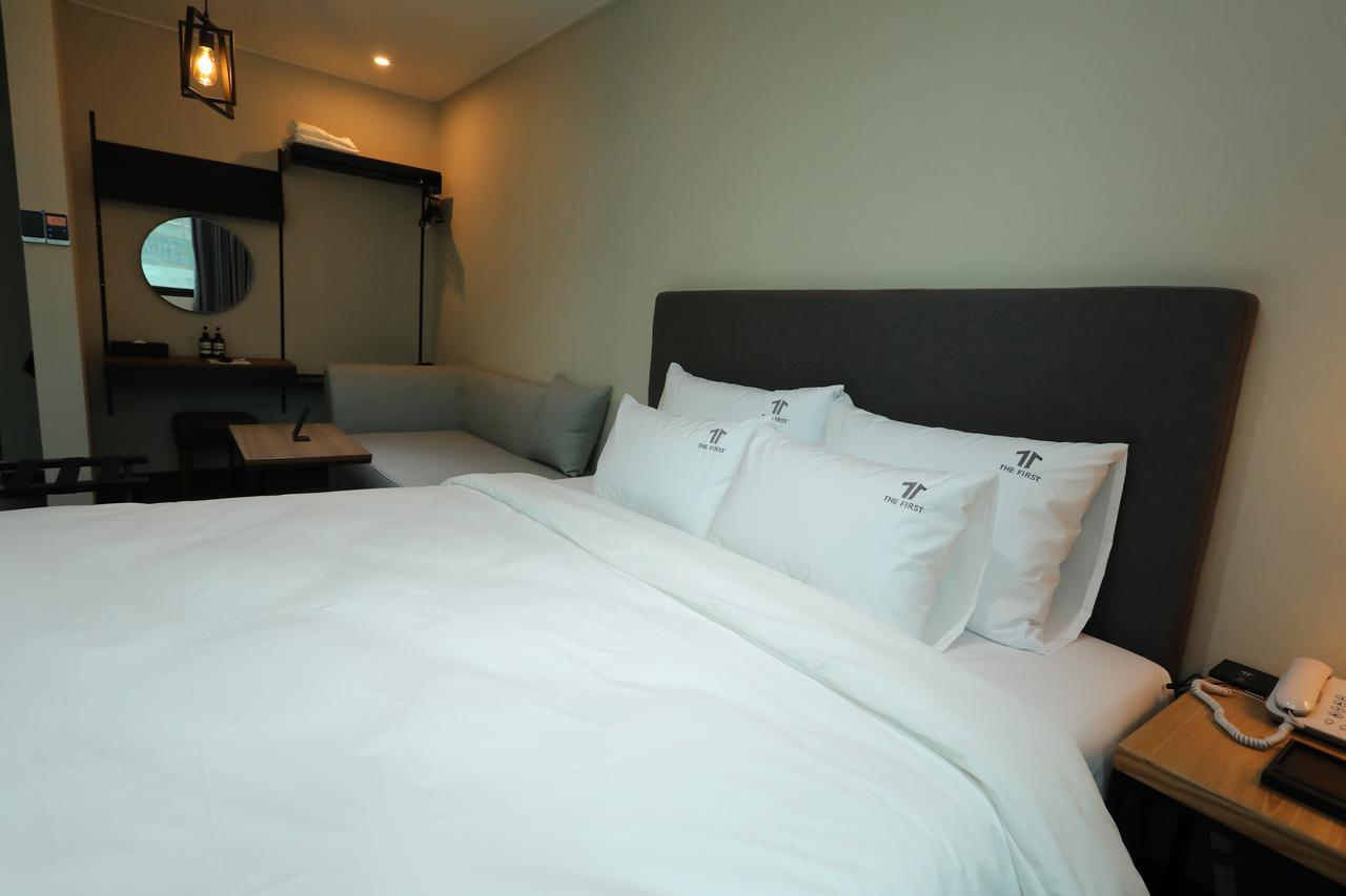 The First Hotel Changwon Exterior foto